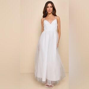 NWT! Lulus Graceful Beauty White 3D Floral Tulle Sleeveless Maxi Dress